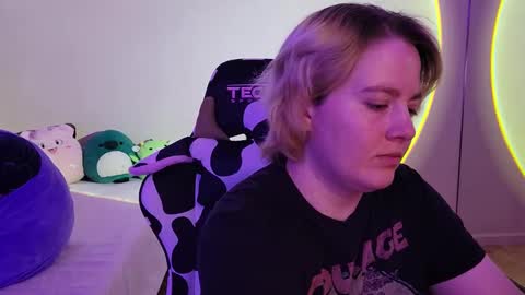 Faye online show from December 2024 04:43:01 PM