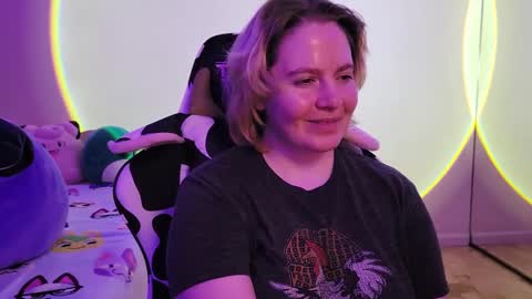 Faye online show from February 2025 10:17:02 AM