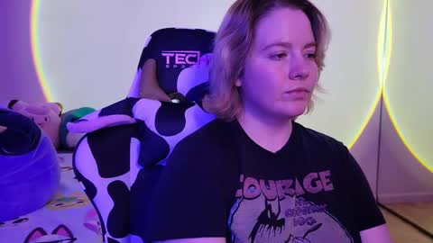 Faye online show from February 2025 02:25:01 PM