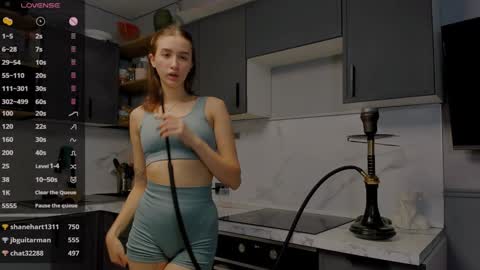 Snapshot of internetsexplorer chatting on December 2024 01:40:01 AM Bernadette  Join  online show from December 2024 01:40:01 AM