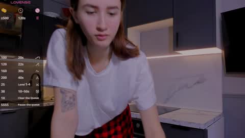 Snapshot of internetsexplorer chatting on December 2024 08:09:01 AM Bernadette  Join  online show from December 2024 08:09:01 AM