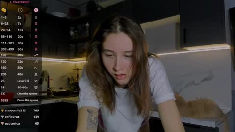 Snapshot of internetsexplorer chatting on December 2024 10:45:02 PM Bernadette  Join  online show from December 2024 10:45:02 PM