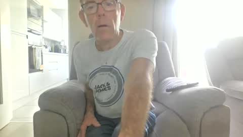 inthemood63 online show from September 2025 03:45:01 PM