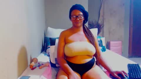 Snapshot of intimacysexy chatting on December 2025 09:30:01 PM boniswa caroline online show from December 2025 09:30:01 PM