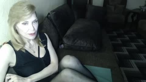 Snapshot of irenalegs chatting on April 2026 03:53:01 AM irenalegs online show from April 2026 03:53:01 AM
