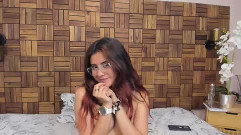 Snapshot of iriis_rosse chatting on January 2025 02:22:02 AM Iris Rosse online show from January 2025 02:22:02 AM