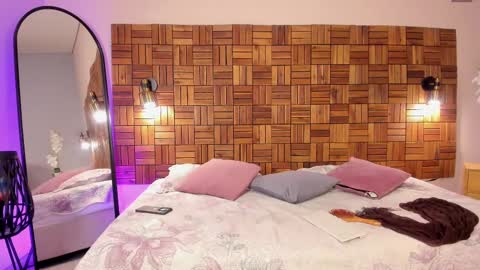 Snapshot of iriis_rosse chatting on February 2025 08:31:02 PM Iris Rosse online show from February 2025 08:31:02 PM