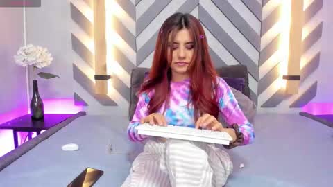 Snapshot of iriis_rosse chatting on September 2025 04:29:01 PM Iris Rosse online show from September 2025 04:29:01 PM