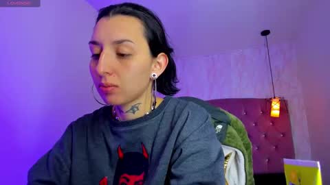 iris_77 online show from November 2025 11:31:01 AM