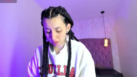 iris_77 online show from December 2025 12:36:02 PM