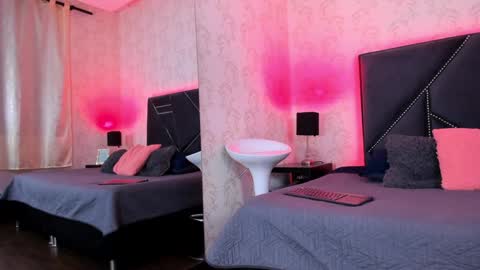 Snapshot of iris_bells chatting on December 2024 02:02:01 PM Queen Iris online show from December 2024 02:02:01 PM