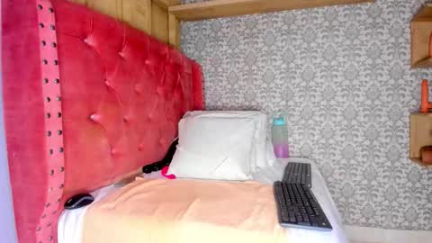 Snapshot of iris_charlotte chatting on November 2025 11:53:02 AM Hot Charlotte online show from November 2025 11:53:02 AM