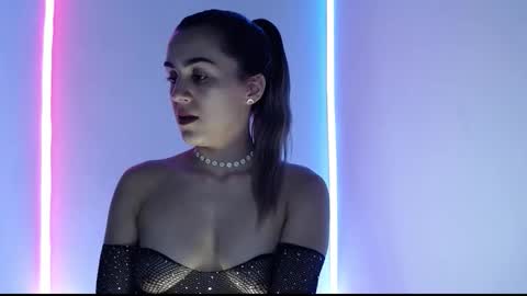 Iris Luna  online show from November 2025 04:33:02 AM