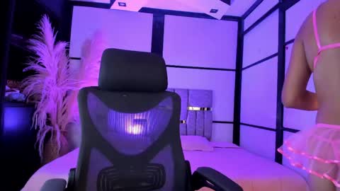 Iris Fyre  online show from April 2026 01:17:02 PM