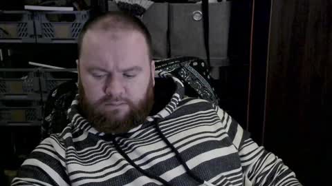 Snapshot of irishdaddy24 chatting on December 2024 05:40:01 PM twitter theirishman205 online show from December 2024 05:40:01 PM