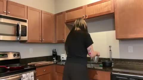 irissweets online show from April 2026 03:17:01 AM