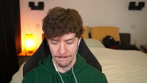 Snapshot of ironthud chatting on October 2025 06:17:01 PM Sam online show from October 2025 06:17:01 PM