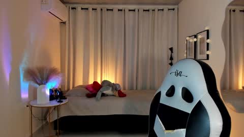 isa_____ online show from February 2025 12:53:02 AM