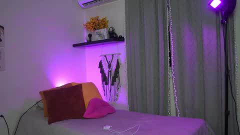 isa_____ online show from September 2025 02:15:02 AM