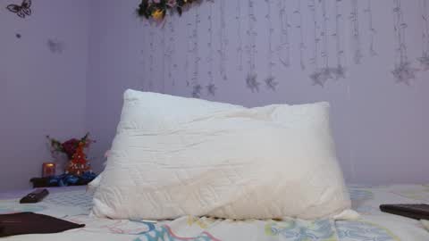 Snapshot of isa_jones1 chatting on December 2024 06:18:02 AM isa_jones1 online show from December 2024 06:18:02 AM