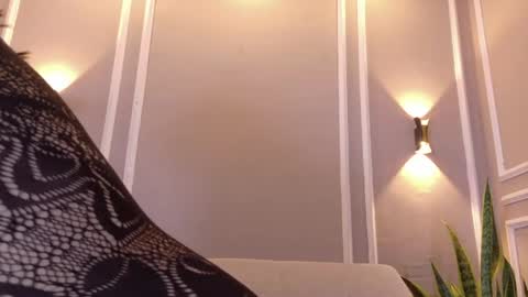 Isabella online show from May 2026 12:11:02 PM