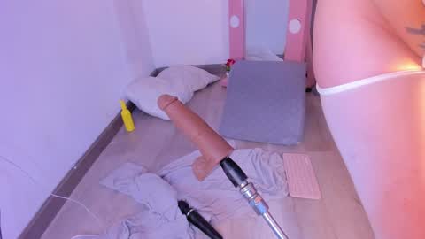 Snapshot of isa_redhair_ chatting on January 2025 07:17:02 AM ....  Connection time 900 pm to 500 amRest days Wednesday and Saturday online show from January 2025 07:17:02 AM