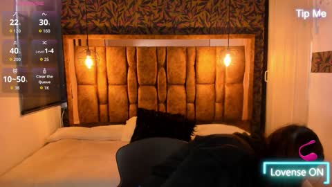 Snapshot of isa_thompson__ chatting on October 2025 11:54:02 AM I S A online show from October 2025 11:54:02 AM