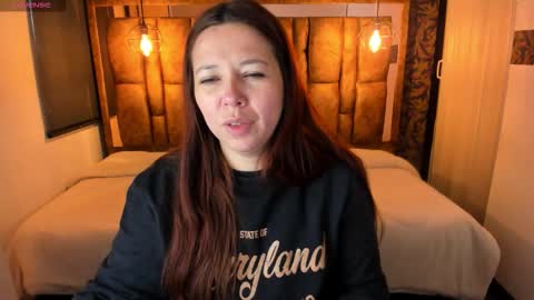 Snapshot of isa_thompson__ chatting on November 2025 11:57:02 AM I S A online show from November 2025 11:57:02 AM