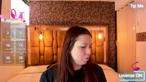 Snapshot of isa_thompson__ chatting on December 2025 11:59:01 AM I S A online show from December 2025 11:59:01 AM