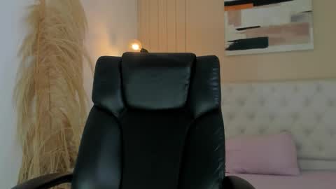 Snapshot of isaac_cryston chatting on November 2025 09:57:02 PM isaac_cryston online show from November 2025 09:57:02 PM