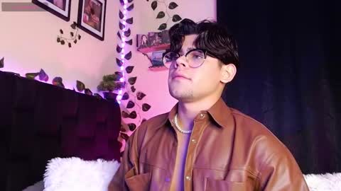 Isaac Saenz. online show from March 2025 11:01:02 PM