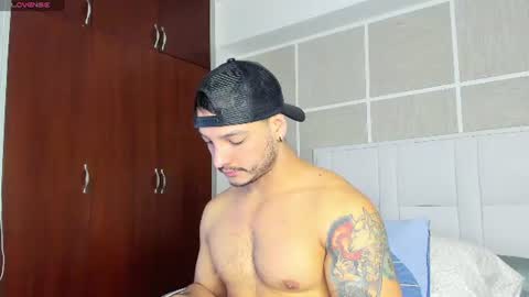 Snapshot of isaacs11 chatting on July 2026 01:04:02 PM Isaac Surez online show from July 2026 01:04:02 PM