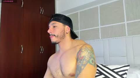Snapshot of isaacs11 chatting on July 2026 06:01:02 PM Isaac Surez online show from July 2026 06:01:02 PM