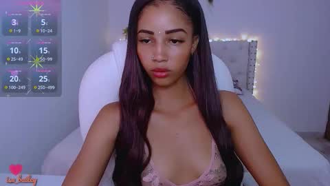 Snapshot of isabel_bailey chatting on November 2025 10:21:02 PM isabel online show from November 2025 10:21:02 PM