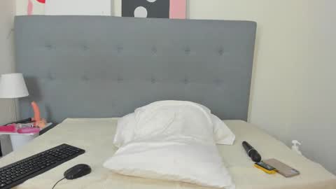 isabella online show from February 2025 04:33:02 PM