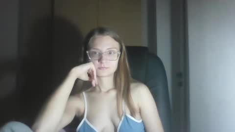 isabel_loveee online show from November 2025 08:42:02 PM
