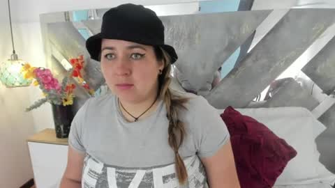 Snapshot of isabela_parkerr chatting on July 2026 12:40:01 PM Mommy Isa online show from July 2026 12:40:01 PM