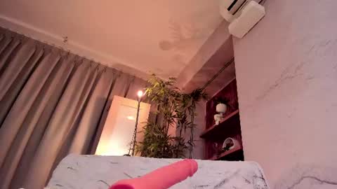 Snapshot of isabelastefano chatting on July 2026 06:47:02 AM isabelastefano online show from July 2026 06:47:02 AM