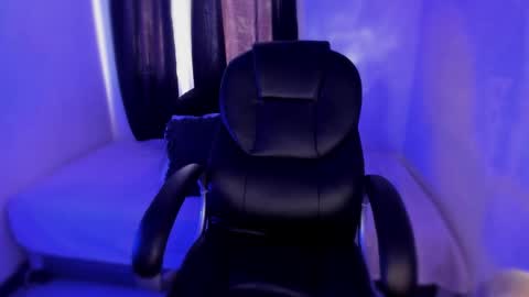 isabella online show from November 2025 04:06:01 PM