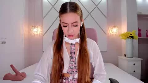 Snapshot of isabella__shine chatting on July 2026 04:35:02 PM Isa online show from July 2026 04:35:02 PM