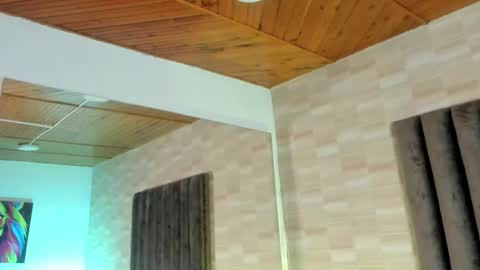 Snapshot of isabella_flowerss chatting on October 2025 09:20:01 AM online show from October 2025 09:20:01 AM