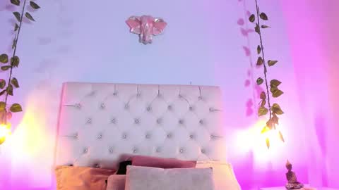 Snapshot of isabella_flowerss chatting on November 2025 08:42:02 PM online show from November 2025 08:42:02 PM