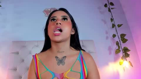 Snapshot of isabella_flowerss chatting on November 2025 10:56:01 PM online show from November 2025 10:56:01 PM