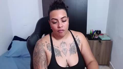 Snapshot of isabella_hots chatting on January 2025 08:38:02 PM  estefania online show from January 2025 08:38:02 PM
