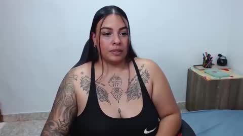 Snapshot of isabella_hots chatting on February 2025 08:27:02 PM  estefania online show from February 2025 08:27:02 PM