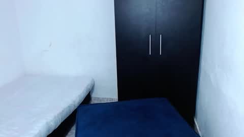 Snapshot of isabella_hots chatting on November 2025 01:25:02 PM estefania online show from November 2025 01:25:02 PM