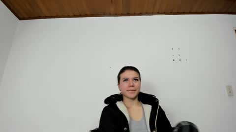 isabella_jaramillo online show from November 2025 12:02:02 PM