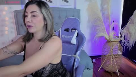 Snapshot of isabella_lt chatting on November 2025 12:06:02 PM online show from November 2025 12:06:02 PM