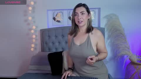 Snapshot of isabella_lt chatting on November 2025 10:15:01 AM online show from November 2025 10:15:01 AM