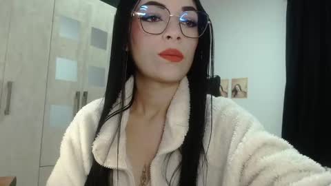 Snapshot of isabella_piercee chatting on May 2026 12:43:02 PM isabella_piercee online show from May 2026 12:43:02 PM